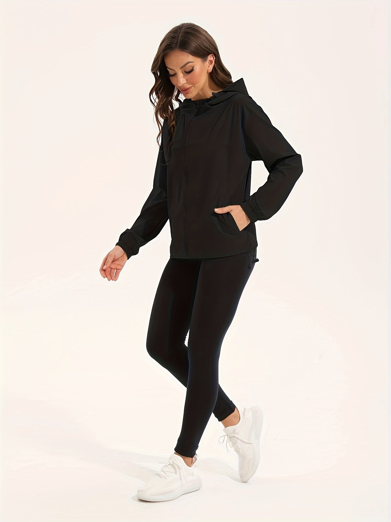 ADRIENNE / Lichtgewicht waterafstotend sportjack met capuchon