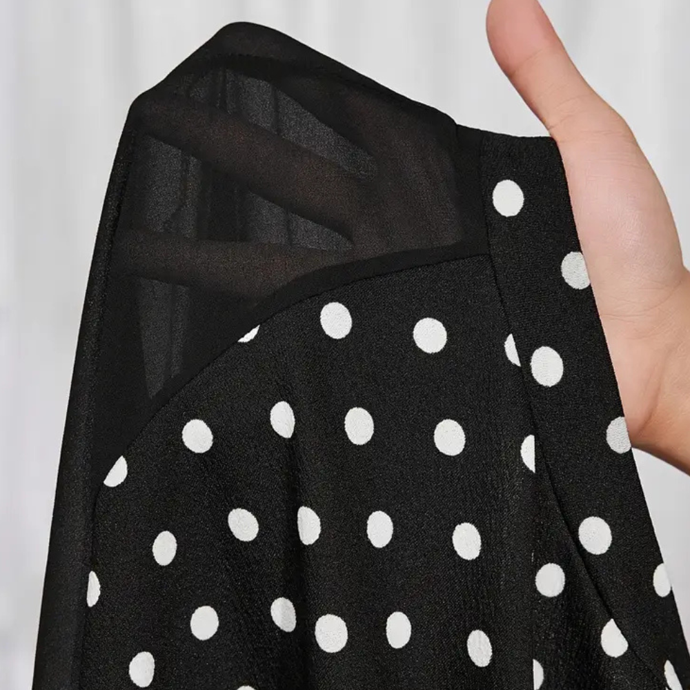 VERA - Elegante Polkadot Top